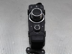 Usagé Bouton I-drive Mazda 2 (DJ/DL) 1.5 SkyActiv-G 90 Prix sur demande proposé par Gebr Opdam B.V.