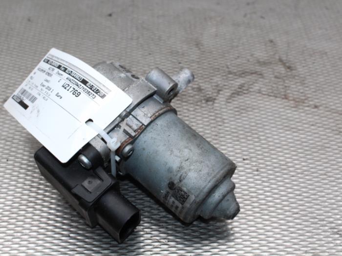 Brake servo vacuum pump from a Volkswagen Polo VI (AW1) 1.0 TSI 12V 2018