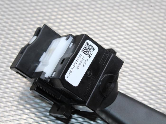 Interruptor de indicador de dirección de un Volvo V40 (MV) 1.6 D2 2013