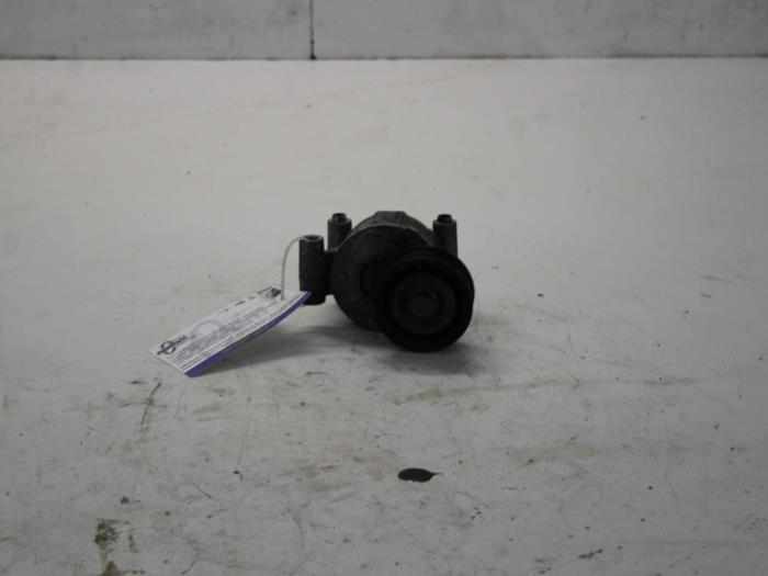 Usados Rodillo tensor correa múltiple Ford Focus Precio de solicitud ofrecido por Gebr Opdam B.V.