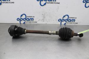 Usados Eje de transmisión izquierda delante Volkswagen Golf VII (AUA) 1.6 TDI BlueMotion 16V Precio € 90,00 Norma de margen ofrecido por Gebr Opdam B.V.