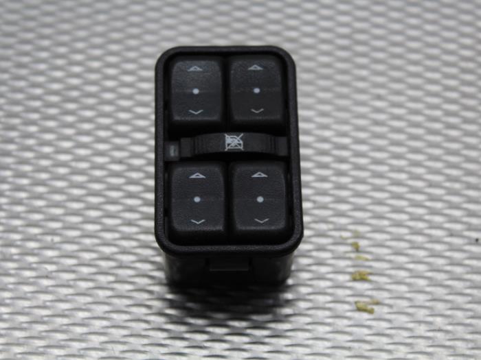 Usados Interruptor combinado de ventanillas Opel Astra G (F08/48) 2.2 16V Precio de solicitud ofrecido por Gebr Opdam B.V.