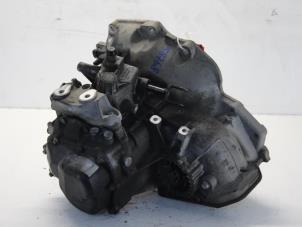 Getriebe van een Opel Tigra Twin Top 1.4 16V 2008