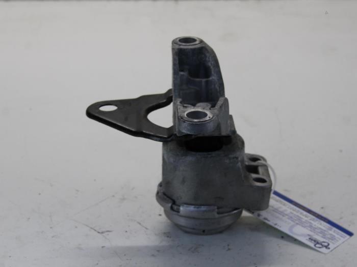 Used Engine mount Ford Mondeo IV Wagon 1.6 TDCi 16V Price on request offered by Gebr Opdam B.V.