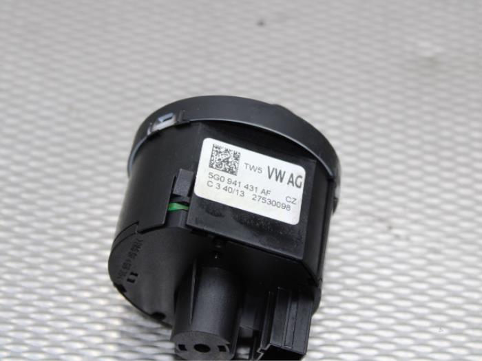 Licht Schalter van een Seat Leon (5FB) 1.6 TDI Ecomotive 16V 2013