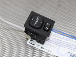 Usados Interruptor de retrovisor Toyota Prius (ZVW3) 1.8 16V Precio de solicitud ofrecido por Gebr Opdam B.V.