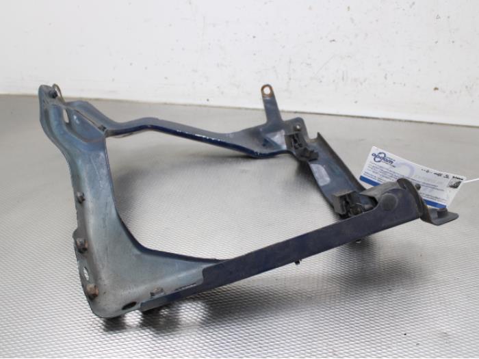 Headlight frame, right from a Ford Transit 2.2 TDCi 16V 2012