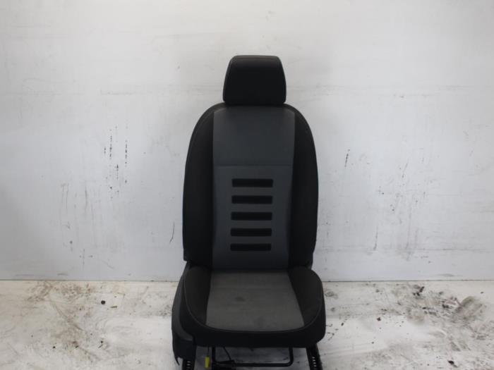 Seat, right from a Ford Focus 2 Wagon 1.8 16V 2009