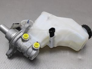 Used Master cylinder Opel Corsa E 1.0 SIDI Turbo 12V Price on request offered by Gebr Opdam B.V.