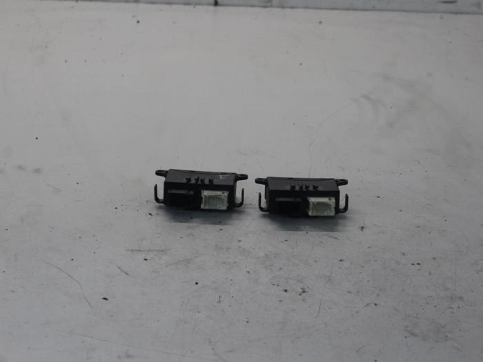 Usagé Ordinateur divers BMW 3 serie (E46/2) 323 Ci 24V Prix sur demande proposé par Gebr Opdam B.V.