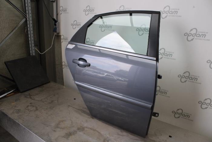 Drzwi prawe tylne wersja 4-drzwiowa z Opel Vectra C GTS 2.2 16V 2003
