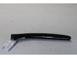 Used Rear wiper arm BMW 3 serie Touring (E46/3) 330d 24V Price on request offered by Gebr Opdam B.V.