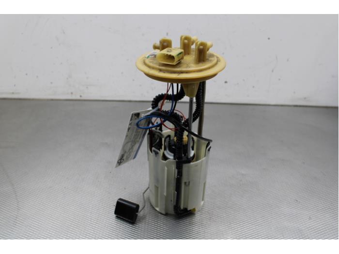 Gebrauchte Dieselpumpe Mercedes Sprinter 3,5t (906.63) 319 CDI,BlueTEC V6 24V Preis auf Anfrage angeboten von Gebr Opdam B.V.