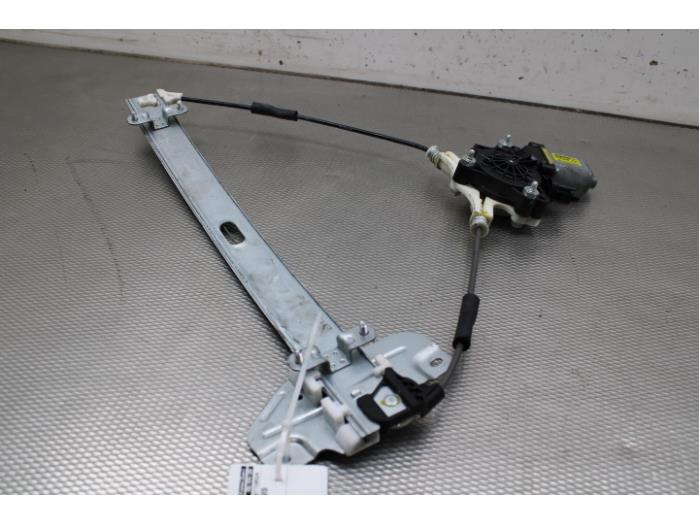 Window mechanism 4-door, front right from a Kia Picanto (TA) 1.0 12V 2014