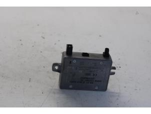 Used Antenna Amplifier BMW 3 serie (E46/2) 325 Ci 24V Price on request offered by Gebr Opdam B.V.