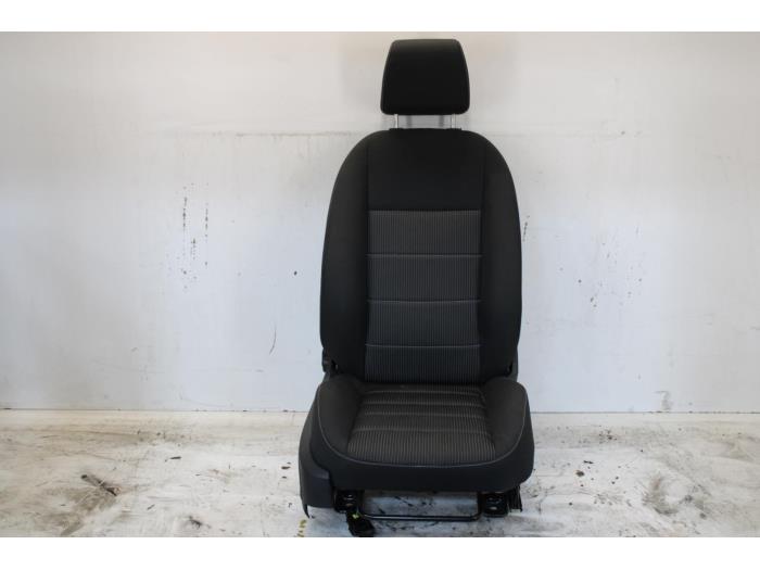 Seat, right from a Ford Focus 2 Wagon 1.8 16V 2010