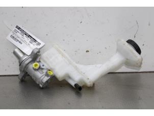 Używane Glówny cylinder hamulcowy Nissan Qashqai (J11) 1.2 DIG-T 16V Cena na żądanie oferowane przez Gebr Opdam B.V.