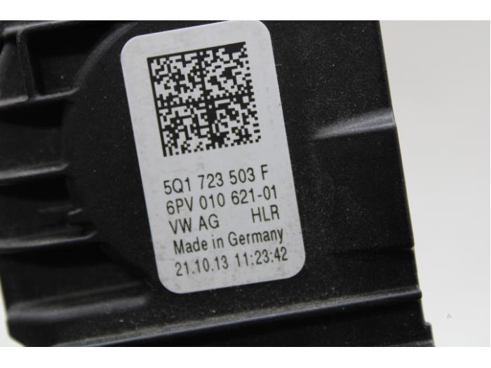 Czujnik polozenia pedalu gazu z Volkswagen Golf VII (AUA) 1.6 TDI BlueMotion 16V 2013