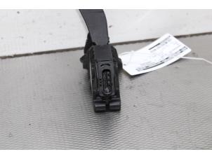 Gaspedalposition Sensor van een Volkswagen Golf VII (AUA) 1.6 TDI BlueMotion 16V 2013