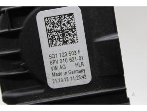 Używane Czujnik polozenia pedalu gazu Volkswagen Golf VII (AUA) 1.6 TDI BlueMotion 16V Cena na żądanie oferowane przez Gebr Opdam B.V.