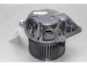 Usados Motor de ventilador de calefactor Opel Vivaro 1.9 DTI 16V Precio € 15,00 Norma de margen ofrecido por Gebr Opdam B.V.