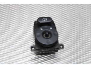 Gebrauchte Spiegel Schalter Kia Carens III (FG) 2.0i CVVT 16V Preis auf Anfrage angeboten von Gebr Opdam B.V.