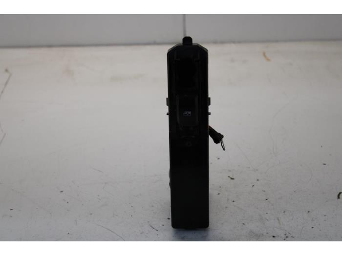 Usados Interruptor de ventanilla eléctrica Saab 9-3 II Sport Sedan (YS3F) 1.8t 16V Precio € 17,00 Norma de margen ofrecido por Gebr Opdam B.V.