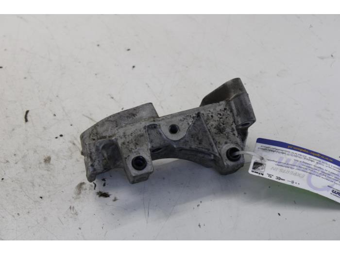 Usagé Support moteur Peugeot Partner Prix € 30,00 Règlement à la marge proposé par Gebr Opdam B.V.