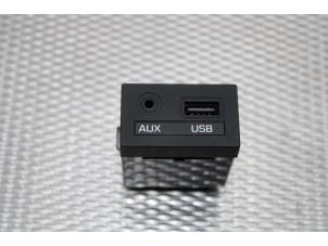 Usados Conexión AUX-USB Hyundai i10 (B5) 1.0 12V Precio de solicitud ofrecido por Gebr Opdam B.V.
