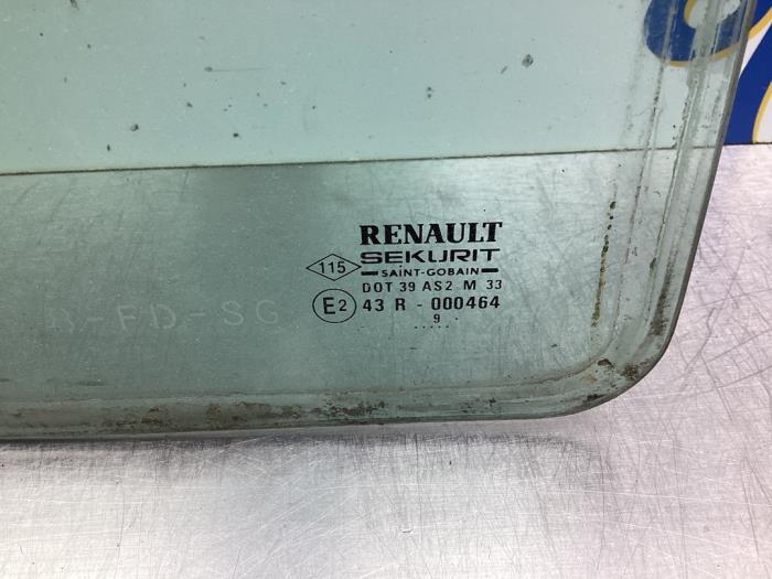 Dodatkowa szyba prawa tylna wersja 2-drzwiowa z Renault Twingo (C06) 1.2 2000