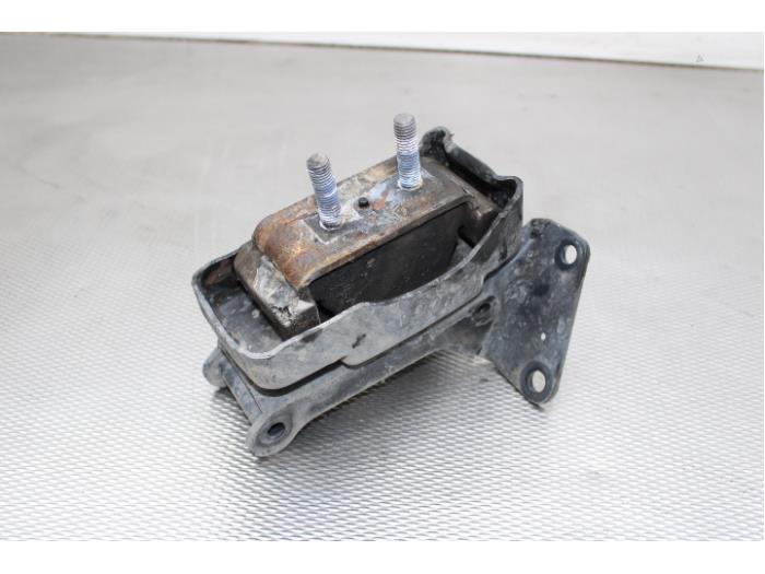 Used Engine mount Iveco New Daily VI 35C18, 40C18, 50C18, 65C18, 70C18, 35S18 Price on request offered by Gebr Opdam B.V.