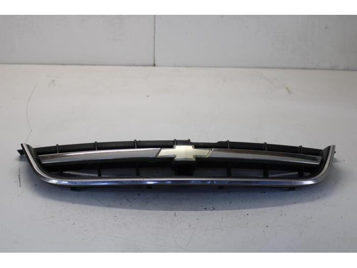 Używane Grill Chevrolet Nubira Wagon (J100) 2.0 TCDI 16V Cena na żądanie oferowane przez Gebr Opdam B.V.