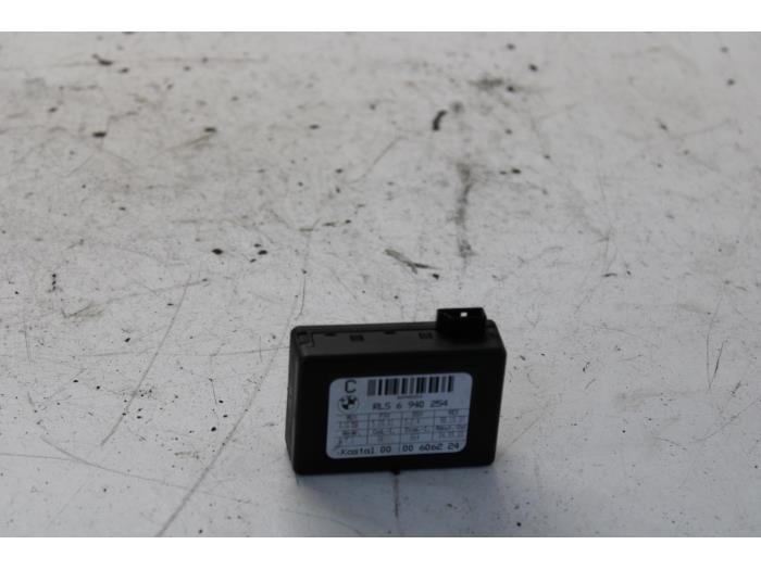 Begagnade Regnsensor BMW 5 serie (E60) 545i 32V Pris på förfrågan erbjuds av Gebr Opdam B.V.