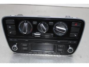 Usados Reproductor de CD y radio Volkswagen Up! (121) 1.0 12V 60 Precio € 125,00 Norma de margen ofrecido por Gebr Opdam B.V.