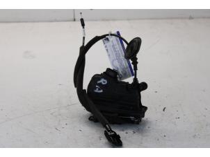 Used Rear door mechanism 4-door, right Renault Clio IV (5R) 0.9 Energy TCE 90 12V Price on request offered by Gebr Opdam B.V.