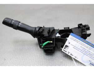 Usados Interruptor de indicador de dirección Toyota Yaris III (P13) 1.5 16V Hybrid Precio de solicitud ofrecido por Gebr Opdam B.V.