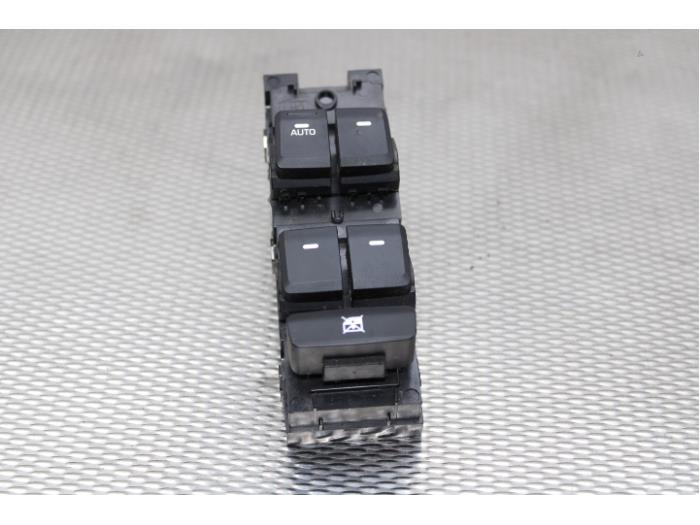 Usados Interruptor combinado de ventanillas Hyundai i20 (GBB) 1.2i 16V Precio de solicitud ofrecido por Gebr Opdam B.V.