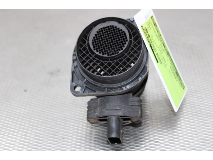 Luftmengenmesser van een Volkswagen Caddy III (2KA,2KH,2CA,2CH) 2.0 SDI 2009