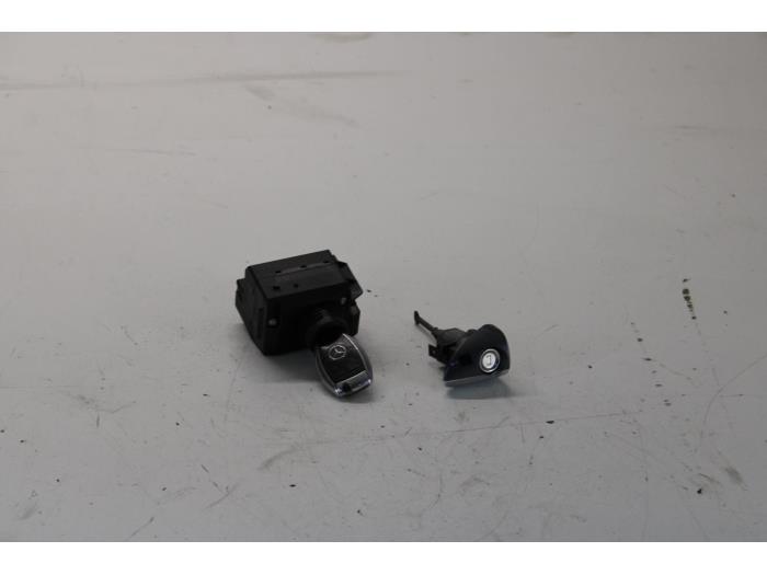 Ignition lock + key from a Mercedes-Benz E (W211) 3.0 E-320 CDI 24V 2007