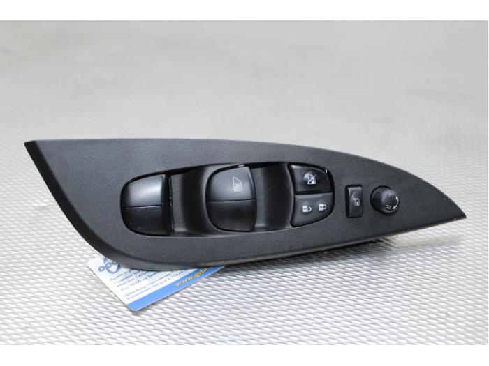 Usados Interruptor combinado de ventanillas Nissan Pulsar (C13) 1.2 DIG-T 16V Precio de solicitud ofrecido por Gebr Opdam B.V.