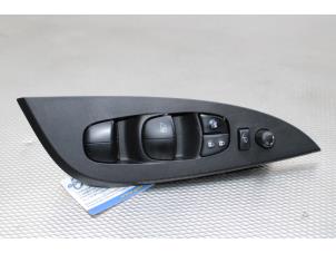Used Multi-functional window switch Nissan Pulsar (C13) 1.2 DIG-T 16V Price on request offered by Gebr Opdam B.V.