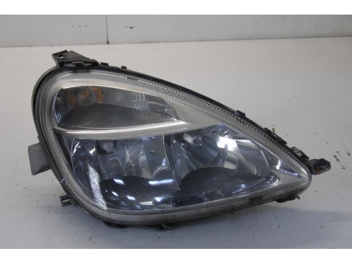 Headlight, right from a Mercedes-Benz A (W168) 1.4 A-140 2001