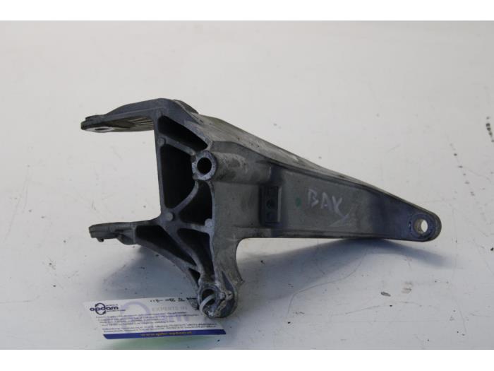 Gebrauchte Getriebe Halterung Austin Mini Open (R52) 1.6 16V Cooper Preis auf Anfrage angeboten von Gebr Opdam B.V.