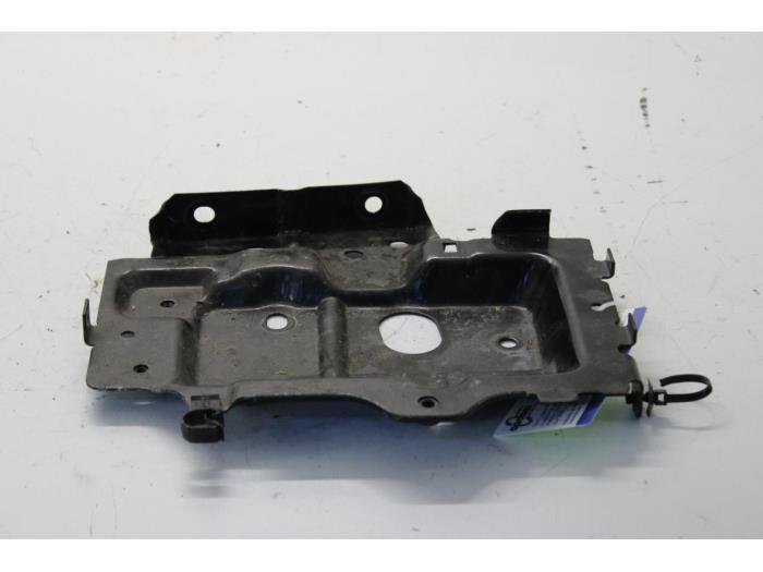 Begagnade Batterilåda Peugeot 206+ (2L/M) 1.1 XR,XS Pris € 21,00 Marginaltabell erbjuds av Gebr Opdam B.V.