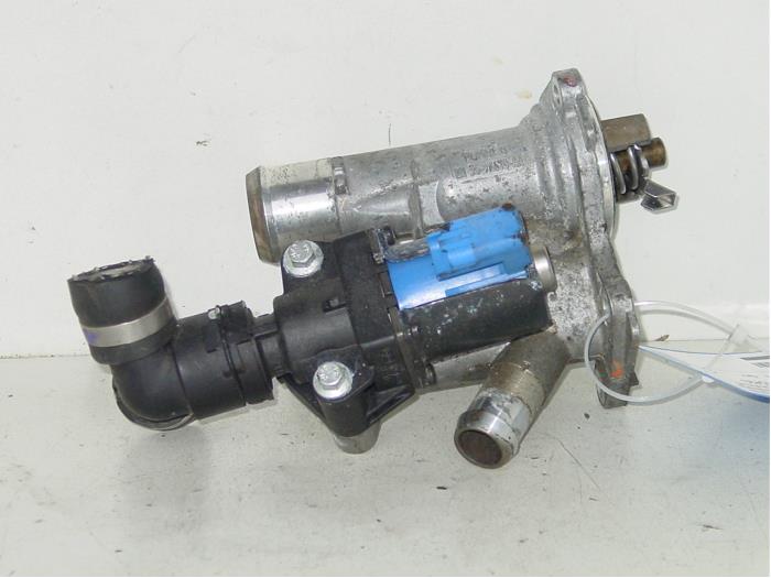 Thermostat housing Ford Focus III Wagon 1.6 SCTi 16V BM5G9K476AA JQDB