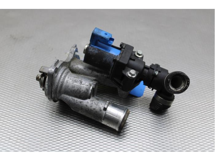 Thermostat housing Ford Focus III Wagon 1.6 SCTi 16V BM5G9K476AA JQDB