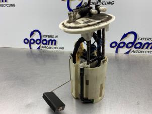 Gebrauchte Kraftstoffpumpe Elektrisch Mercedes Vito (639.7) 2.2 109 CDI 16V Preis € 50,00 Margenregelung angeboten von Gebr Opdam B.V.