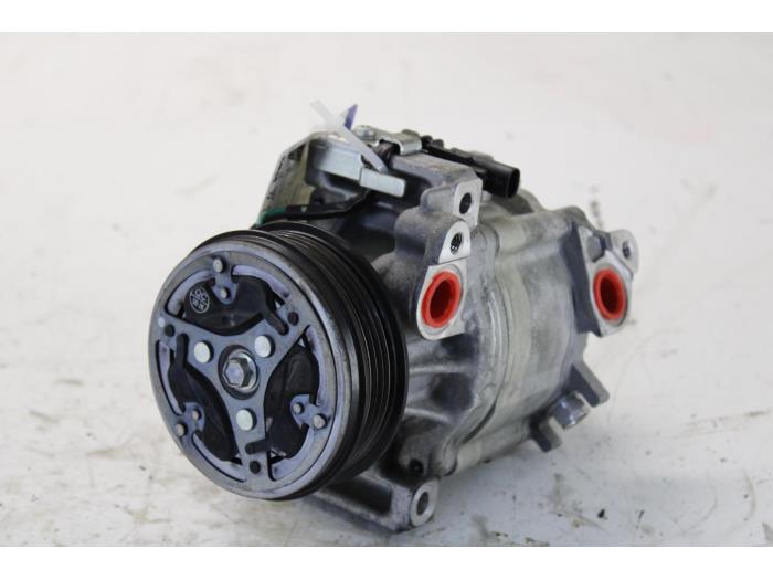 Air conditioning pump from a Opel Karl 1.0 ecoFLEX 12V 2018