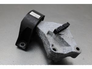 Usados Soporte de motor Renault Captur (2R) 0.9 Energy TCE 12V Precio de solicitud ofrecido por Gebr Opdam B.V.