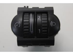 Usados Interruptor faro lhv Volkswagen Jetta III (1K2) 1.4 TSI 122 16V Precio de solicitud ofrecido por Gebr Opdam B.V.